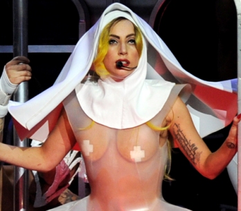 Lady Gaga chce být herečkou, láká ji Woody Allen